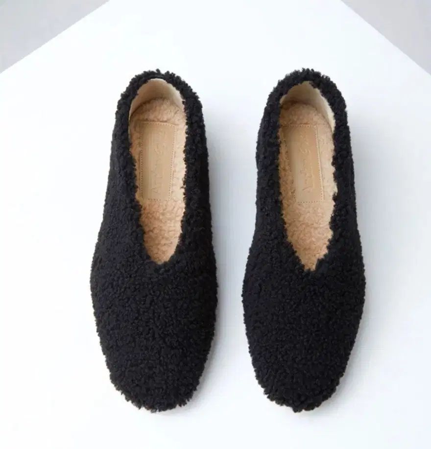 アーカイブエプク ブラック ボア フラットシューズ