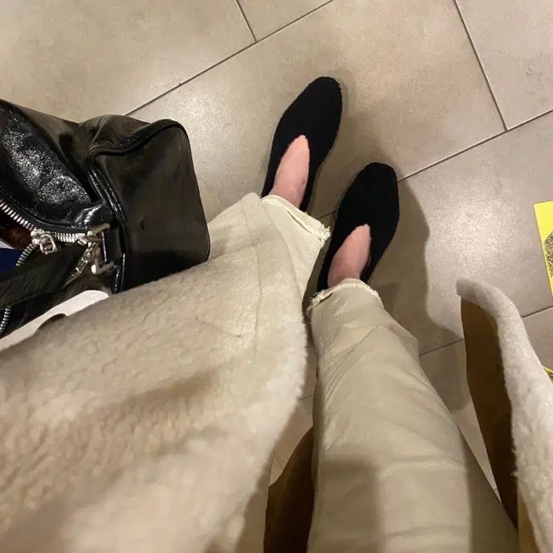 アーカイブエプク ブラック ボア フラットシューズ