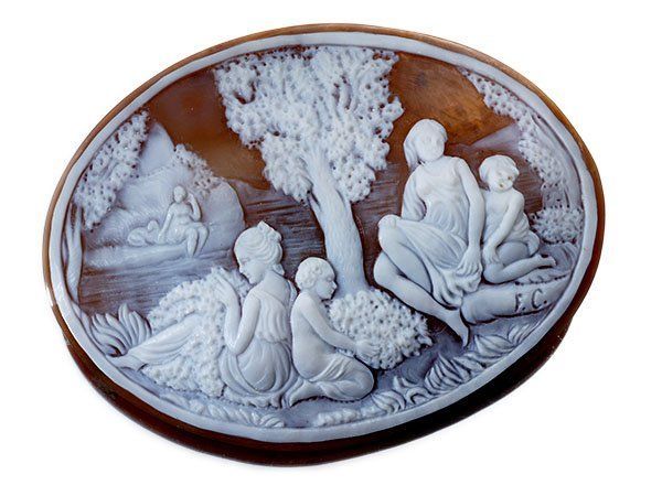 ジュエリー F.C.作 寛ぐ親子の彫刻 シェルカメオルース 80.0mm×60.0mm a2817il