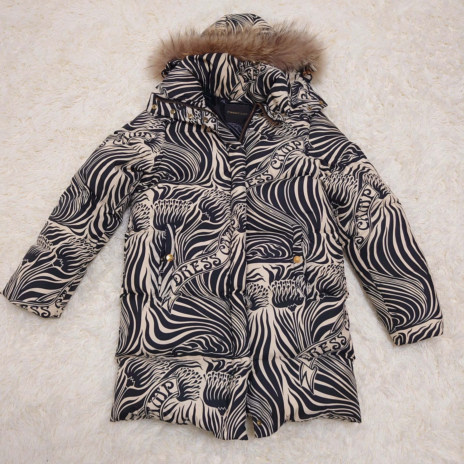 です dress camp ドレスキャンプ ダークサイドゼブラ柄ダウンコート