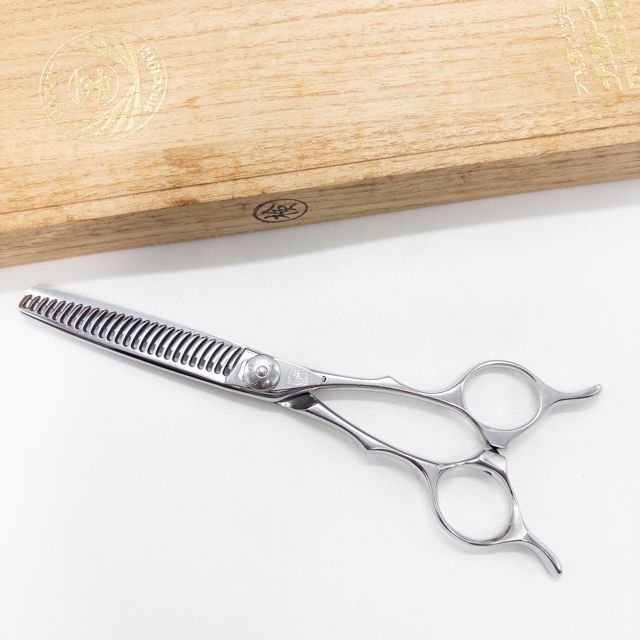 ナルトシザーズ ナルトシザーNARUTO SCISSORS 三梳きトラントS26 メガネ シザー セニング 美容ハサミ すきばさみ 美容師 理容師 約25～30 右利き 6インチ sc2655