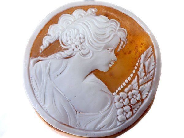 ジュエリー 作家品 サイン刻印有 な横顔の貴婦人 シェルカメオルース 60.4ｍｍ×60.2ｍｍ a 2820 m