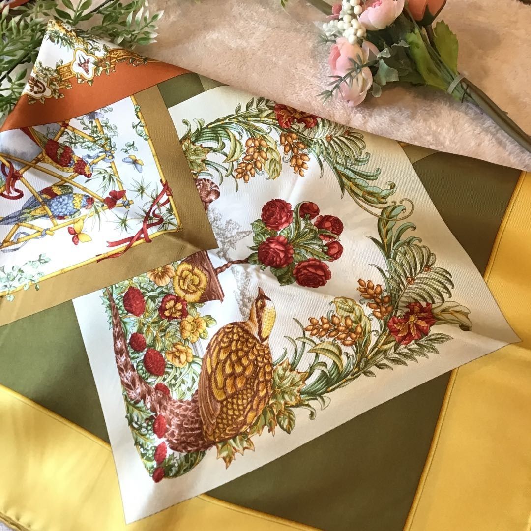 サルヴァトーレフェラガモ Salvatore Ferragamo シルクスカーフ 動物と