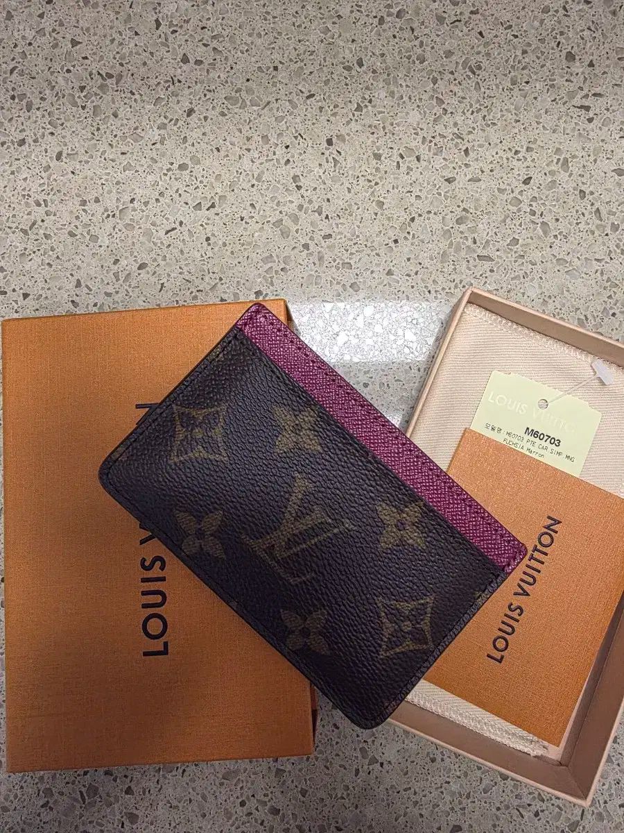 ルイヴィトン モノグラム フューシャ カードウォレット