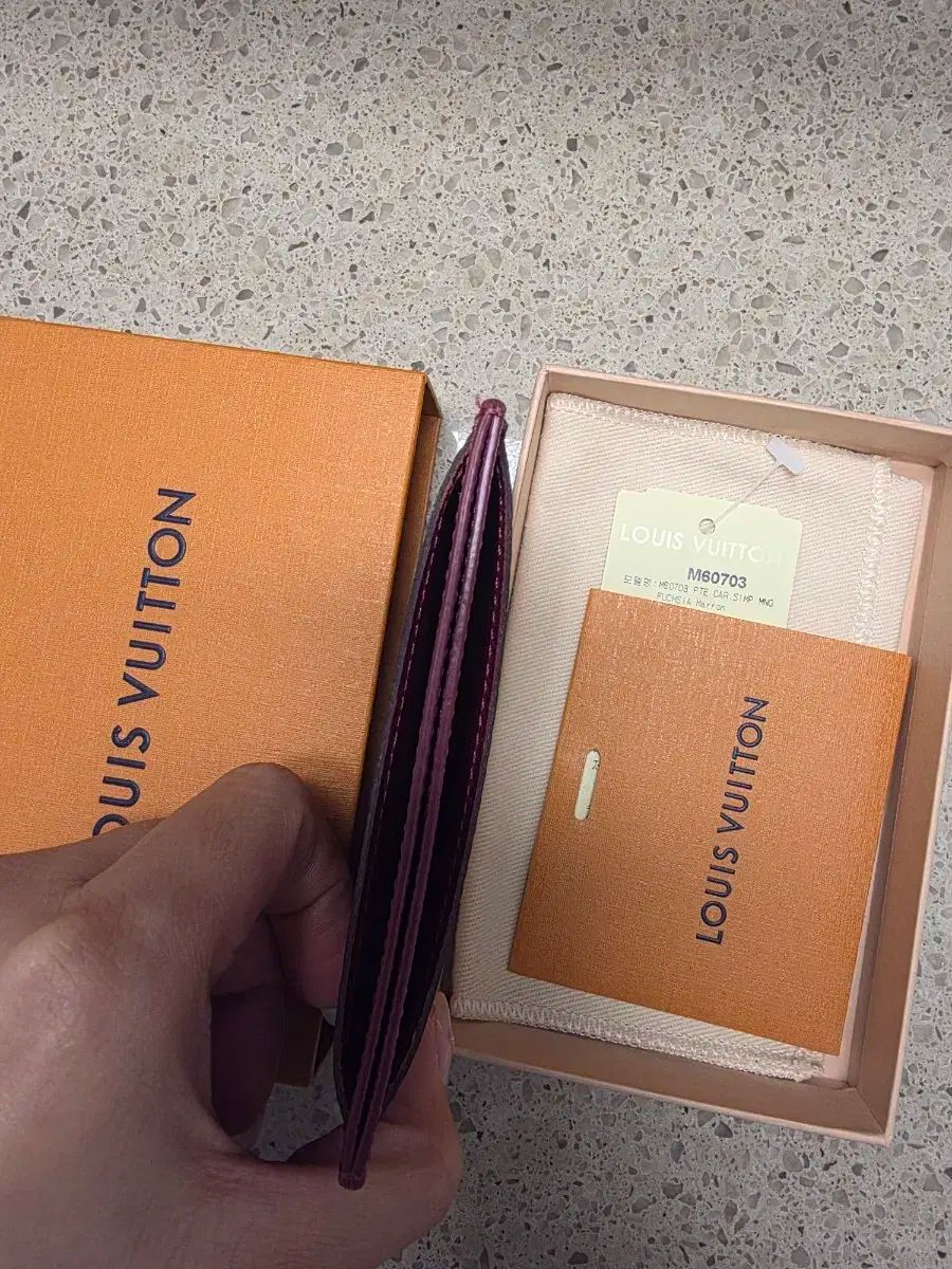 ルイヴィトン モノグラム フューシャ カードウォレット