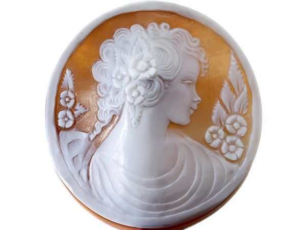 ジュエリー 作家品 裏面サイン刻印有 素敵な髪飾りの貴婦人 シェルカメオルース 61.1ｍｍ×59.2ｍｍ a 2821 m