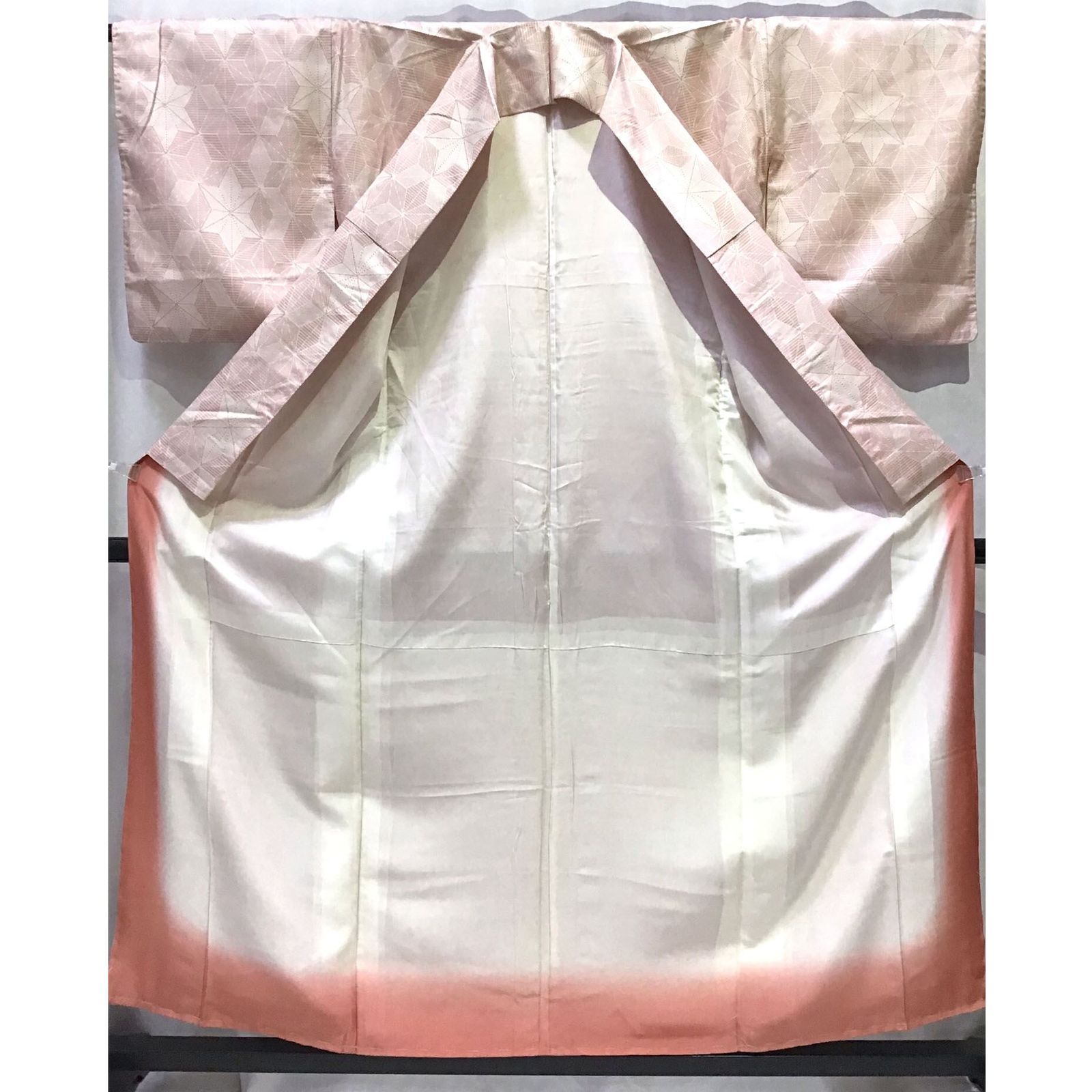 着物 紬 麻の葉 赤 白地 No 200701 1645 梱包サイズ80