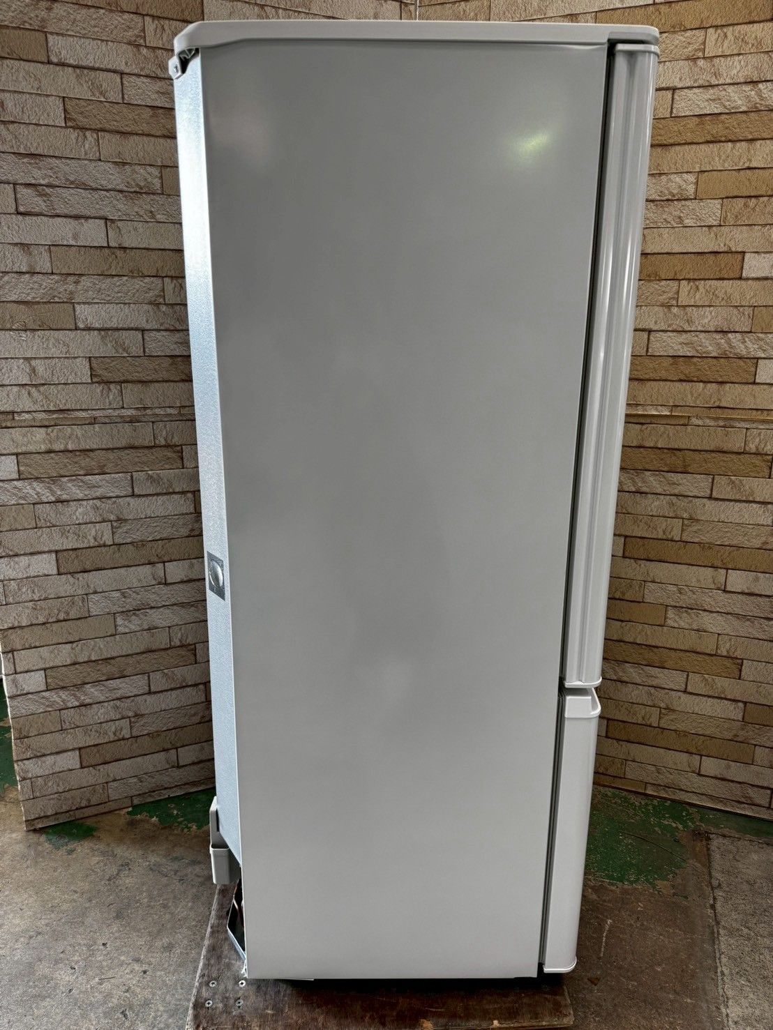 大阪送料無料★3か月保障付き★冷蔵庫★三菱★2ドア★2022年★MR-P17E2H-W★IR-988 大阪送料無料☆3か月保障付き☆冷蔵庫☆三菱☆2ドア☆2022年☆MR