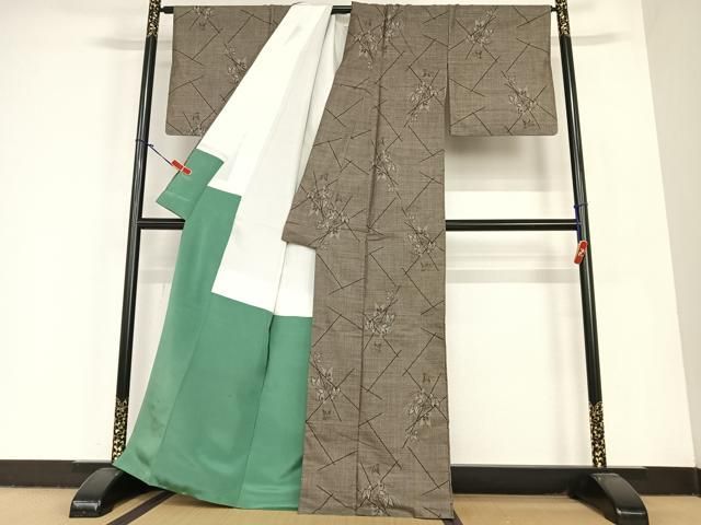 平和屋着物○本場大島紬 泥染め カタス9マルキ 舞蝶文 正絹 逸品