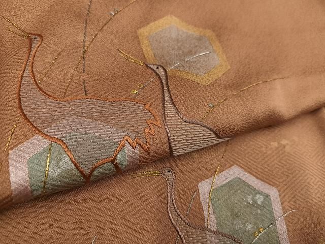 刺繍 群れ鳥亀甲文