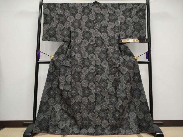 平和屋着物 上 本場大島紬 7マルキ 泥染め 菊尽くし そごう扱い 証紙付き s 5