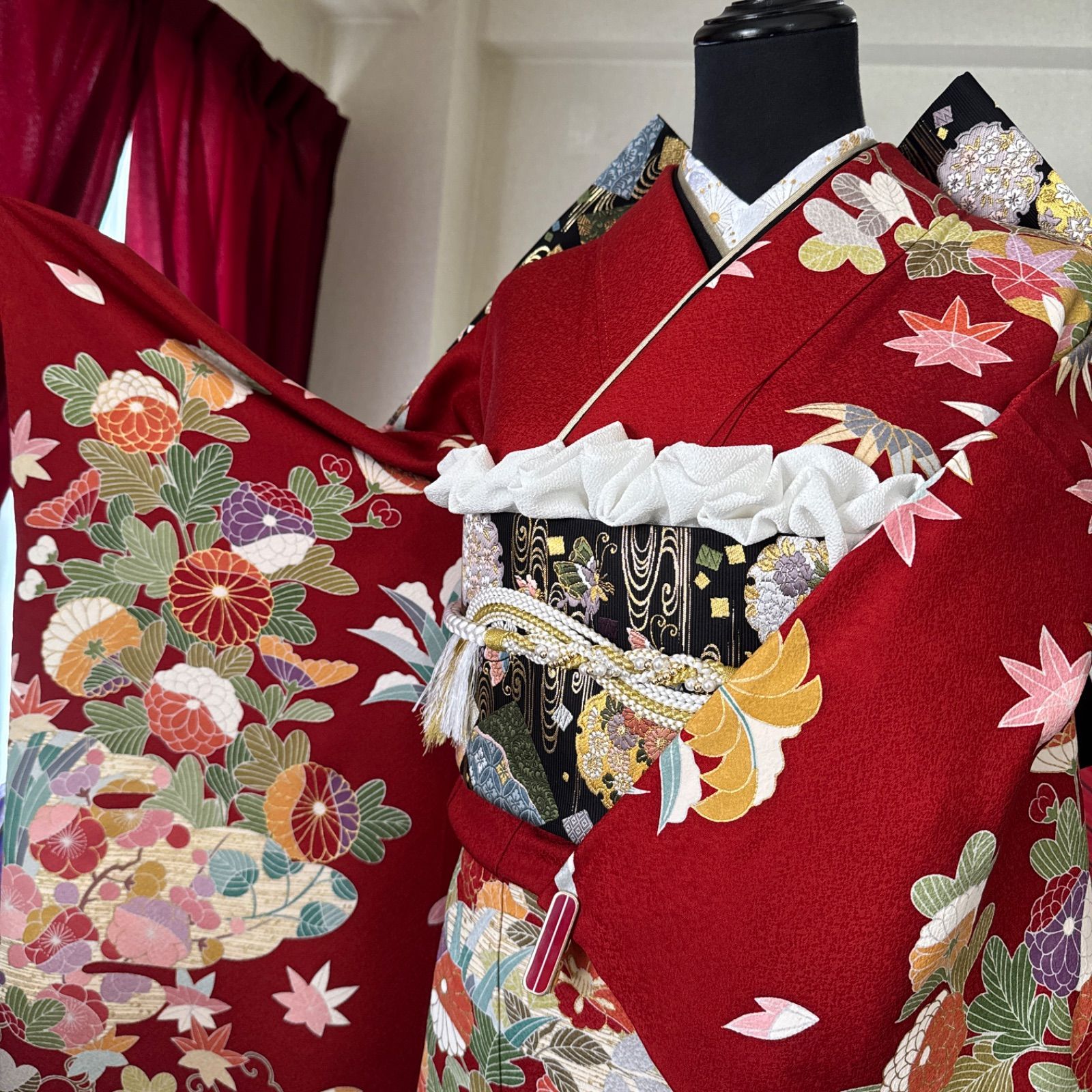 正絹 豪華 振袖フルセット・古典柄・金駒刺繍・共八掛・金銀彩・箔・赤