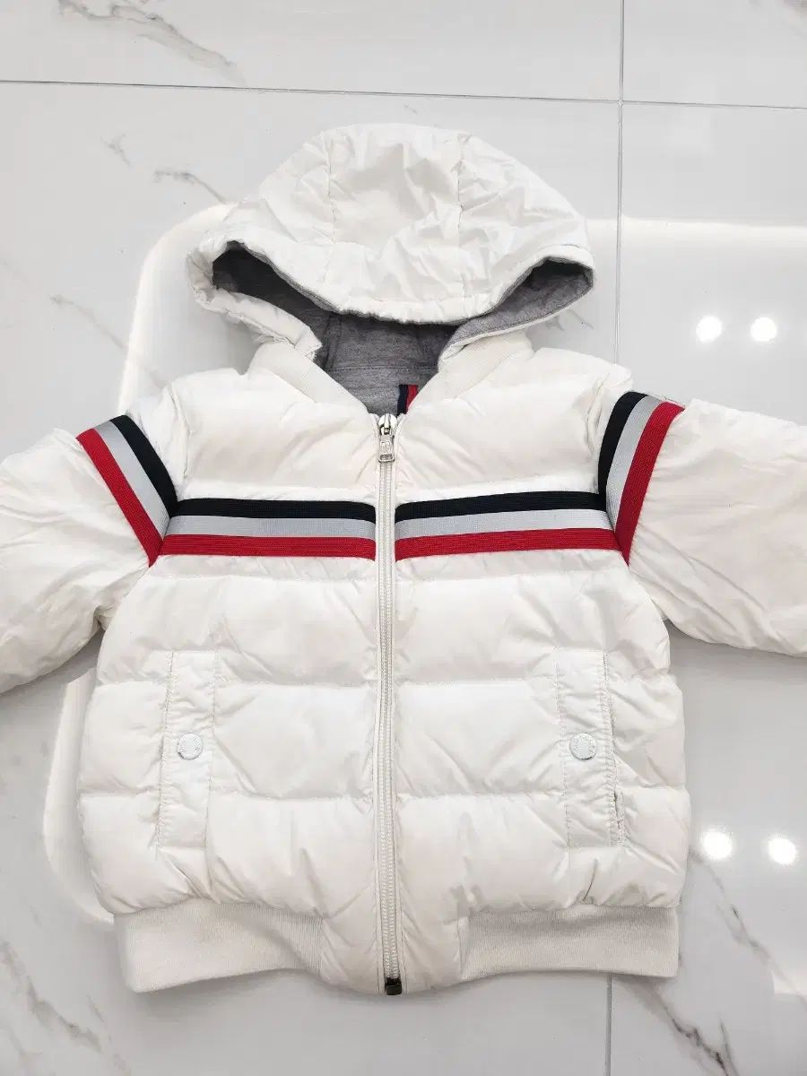 MONCLER モンクレール ユア YOOA 白 ダウン アウター フード 18 24 M
