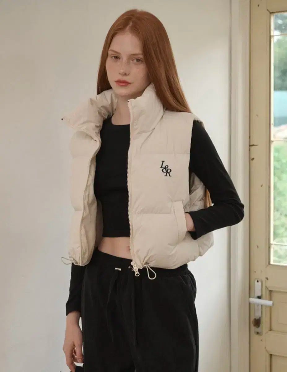 ロシロウ クロップド ダウンベスト クリーム