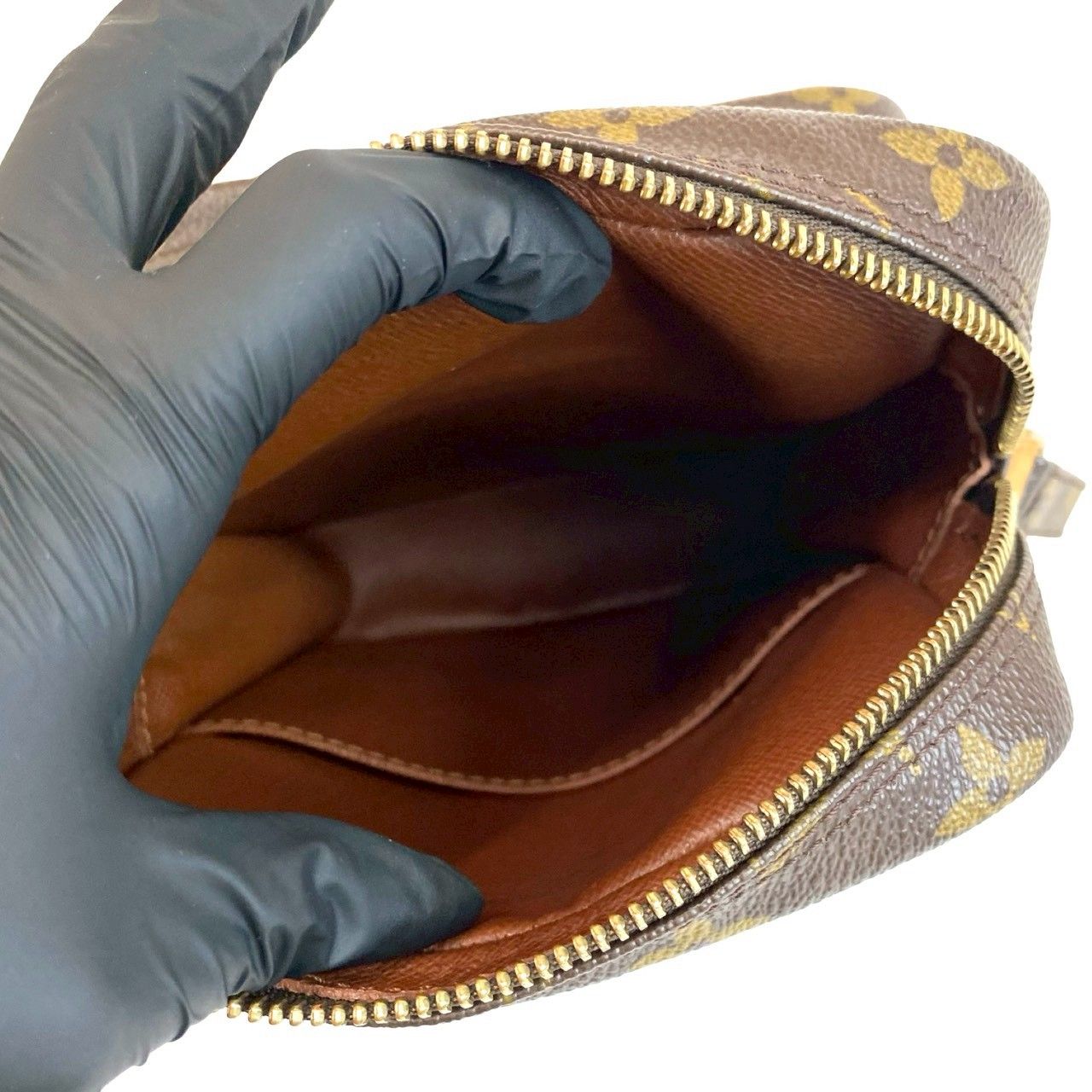 モノグラム レザー