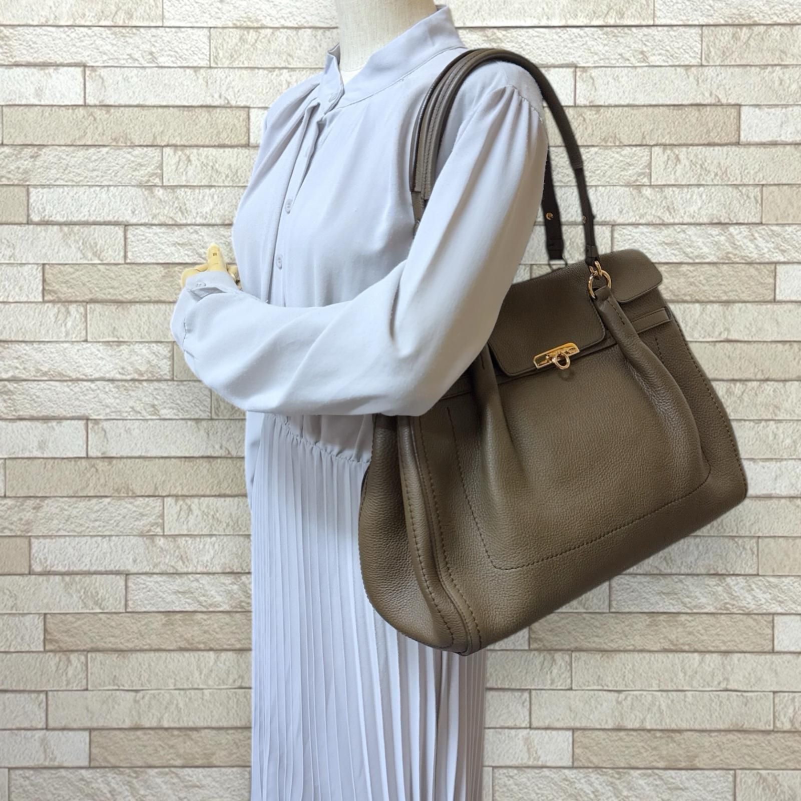 サルヴァトーレフェラガモ ガンチーニ ハンドバッグ レザー DH-21 D124