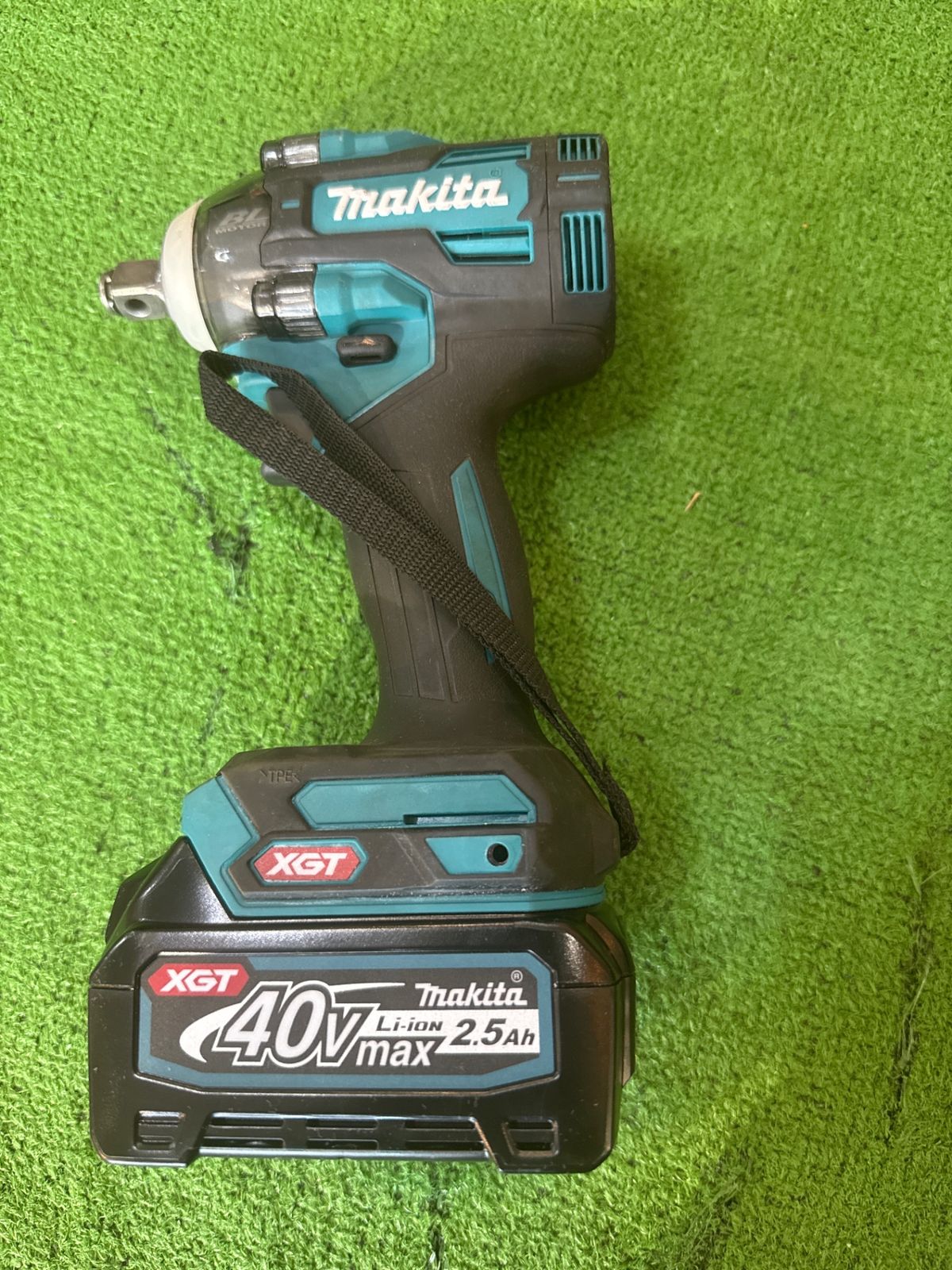 サ-28 マキタ TW004GRDX 充電式インパクトレンチ 純正バッテリ 2 充電器 ケース有 バッテリ充電回数各1回 現状品