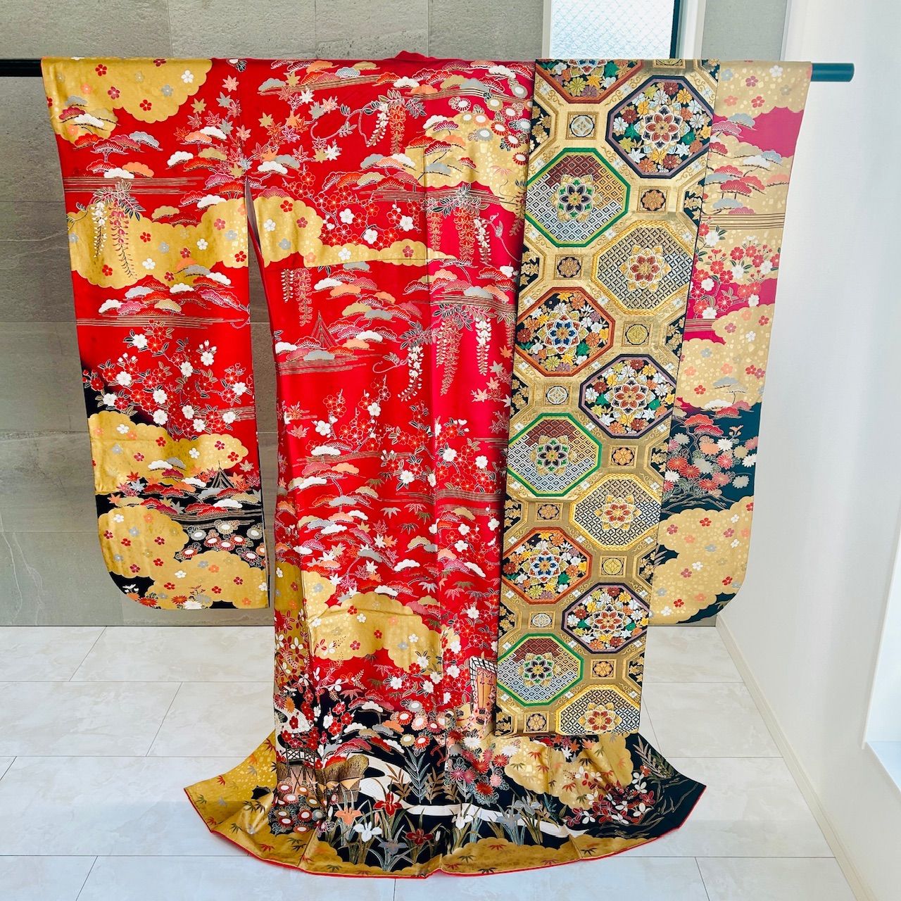 着物 帯 帯締め セット 振袖 赤系 花 袋帯 黒系 華やか 金糸 管理番号KKVMI 88