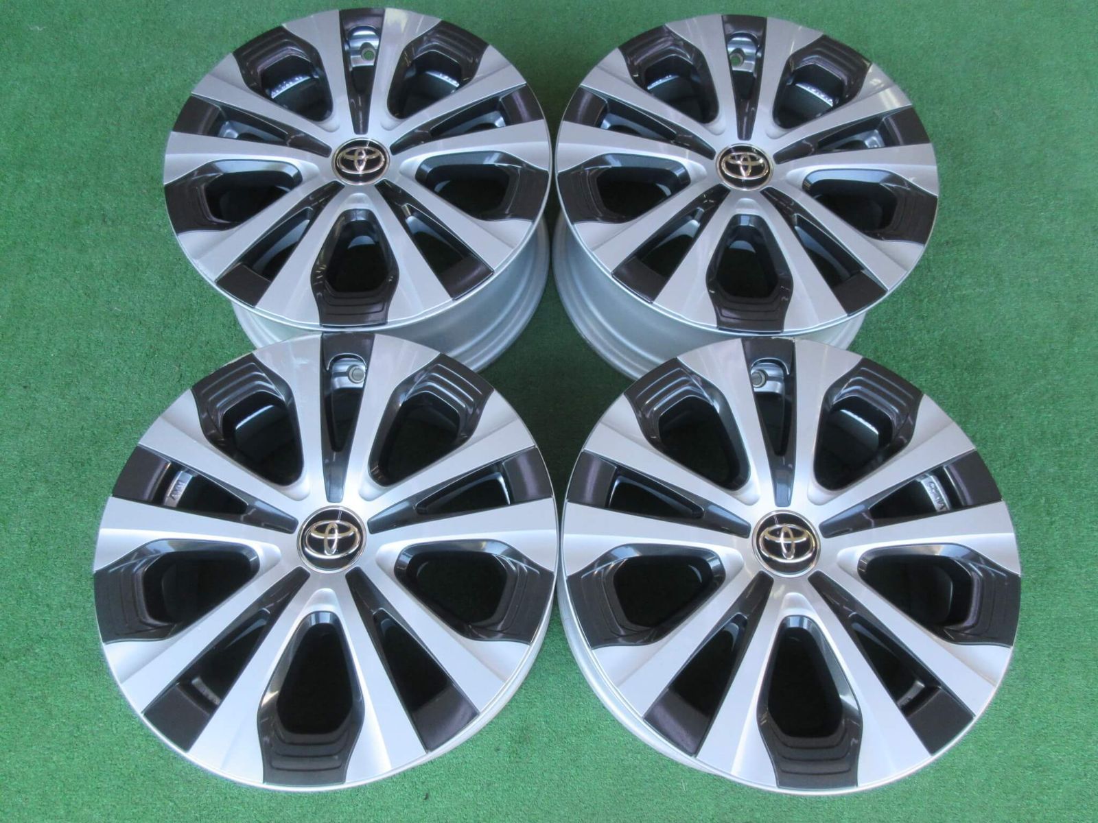 トヨタ ５０系プリウス ホイール 6 5 J 15 H 100 40 スタッドレス用にいかがですか