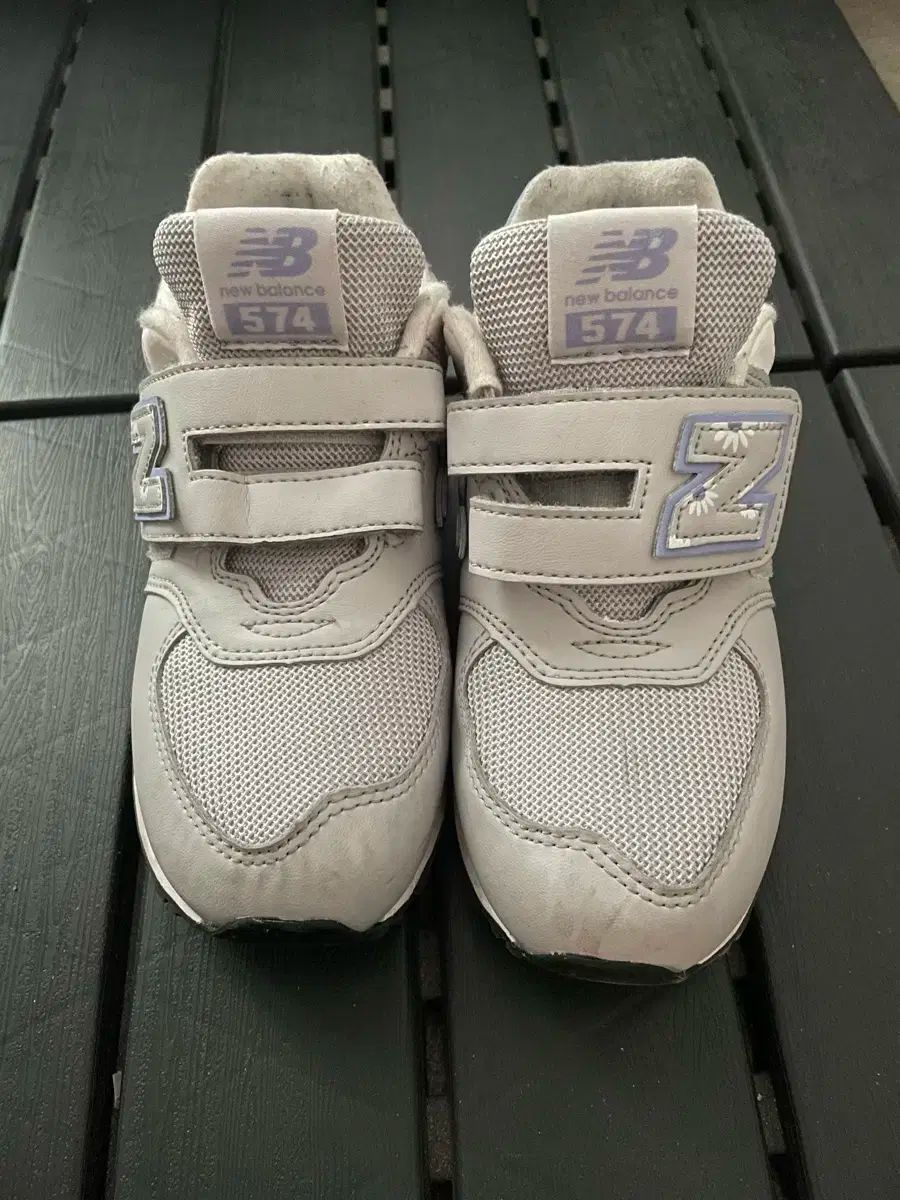 ニューバランスキッズ 574 ライトグレー