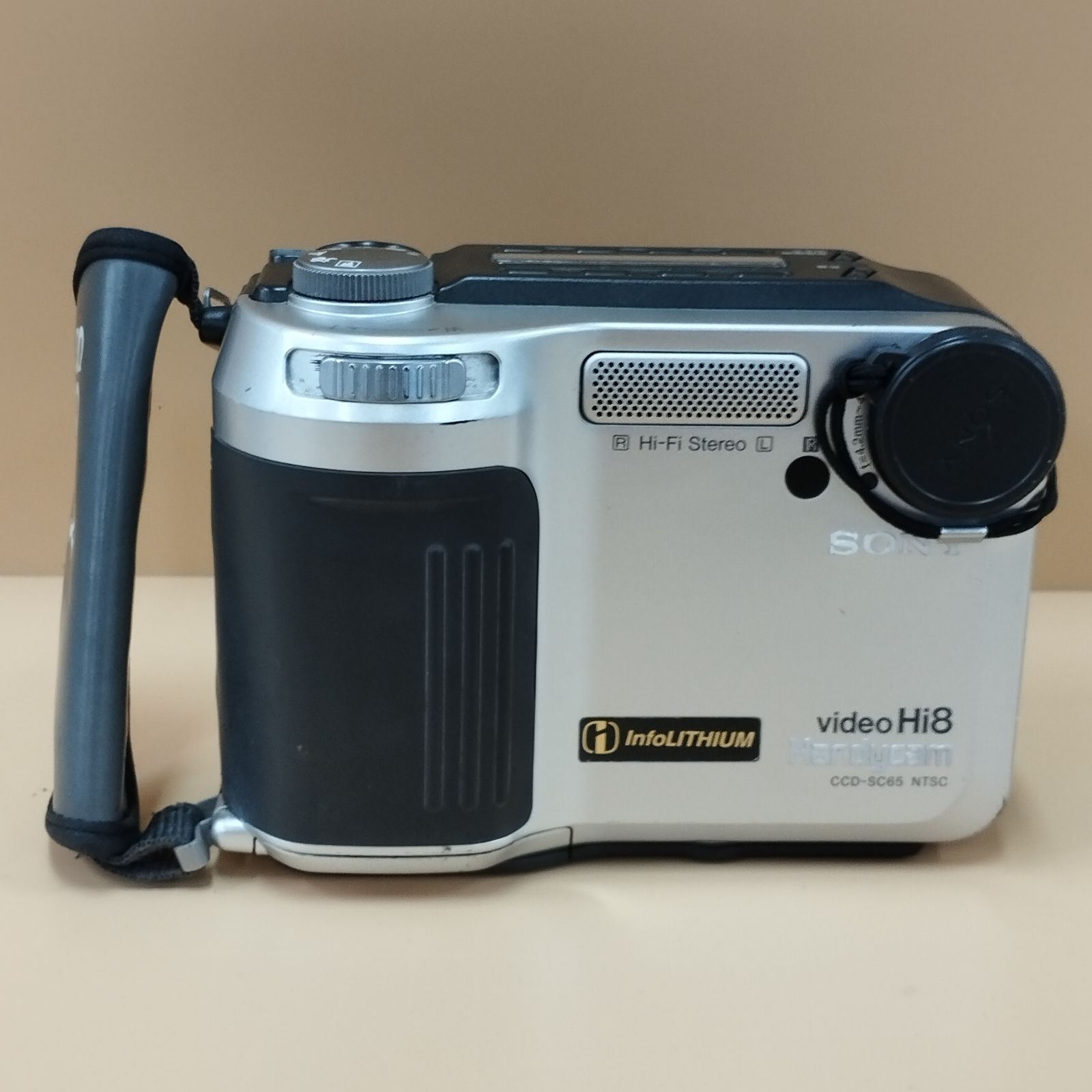 D9899] SONY Hi8/8mm ビデオカメラ CCD-SC65 ソニー ハンディカム