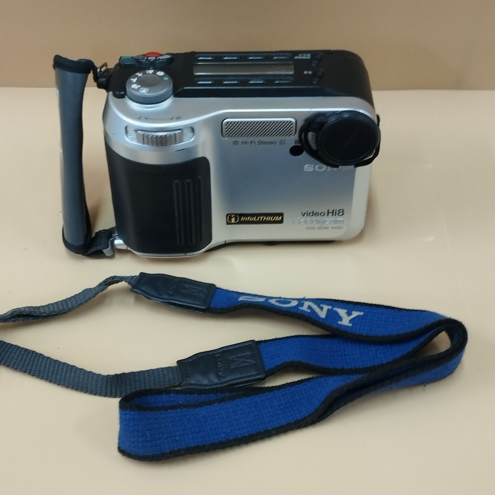 D9899] SONY Hi8/8mm ビデオカメラ CCD-SC65 ソニー ハンディカム