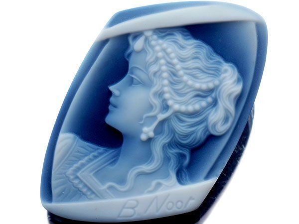 ジュエリー B.Noor作 美しい女性像 ブルーストーンカメオルース 46.2ｍｍ×30.4ｍｍ a2860v
