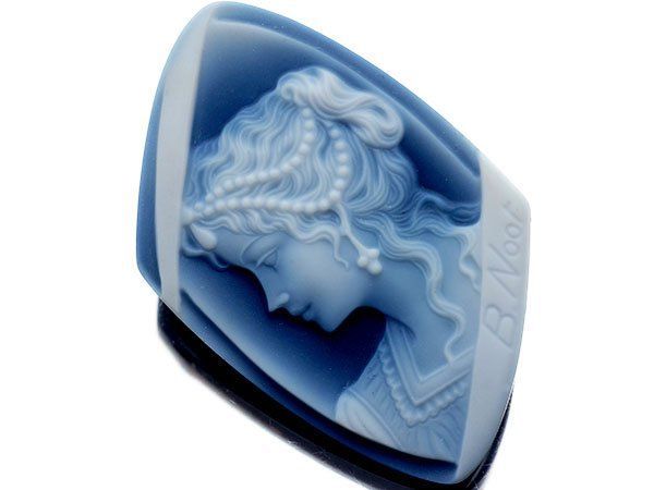 ジュエリー極】LIEBE作 小鳥と貴婦人 高級ブルーストーンカメオルース 40.0ｍｍ×30.2ｍｍ a2856v【送料無料】 ジュエリー極】作家品サイン有り  妖艶な女性と花の彫刻 高級シェルカメオルース 59.9ｍｍ×44.6ｍｍ w5956v【送料無料】 - メルカリ 【ジュエリー極】綺麗な女性の彫刻 高級ブルーストーンカメオルース 34.9ｍｍ×26.9ｍｍ w5434-m【送料無料】