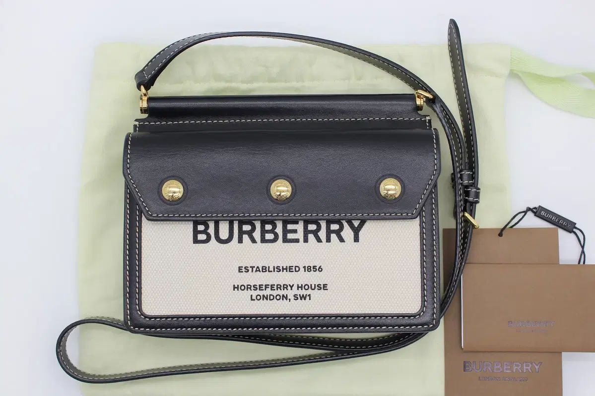 バーバリー ミニ ポケット タイトリストバッグ 8031901