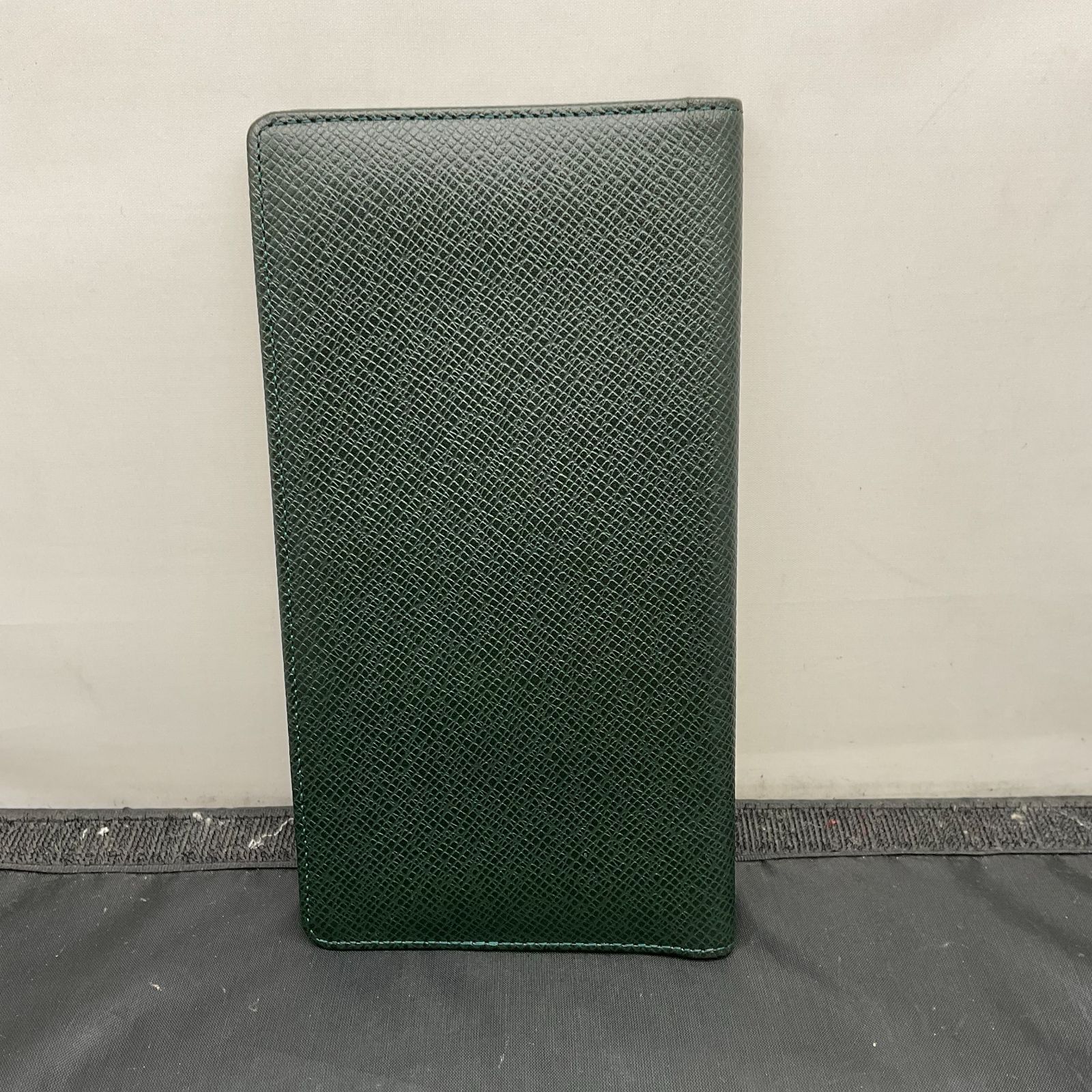 ルイヴィトン タイガ 財布