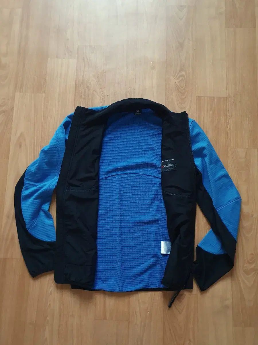 MONTURA モンチュラ