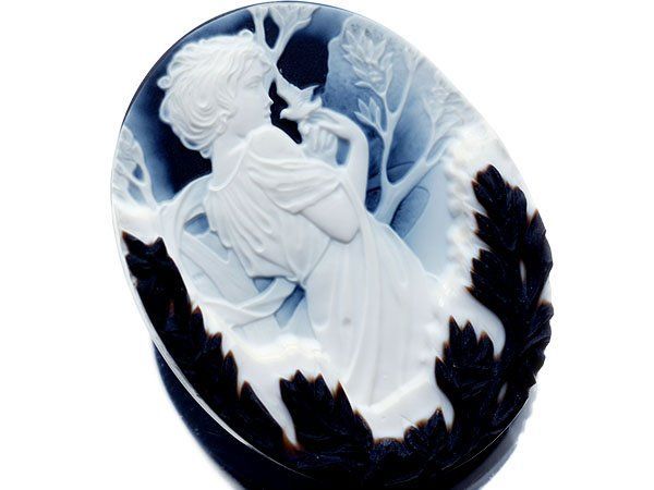 ジュエリー極】森の中の女性像 高級ブルーストーンカメオルース 50.0