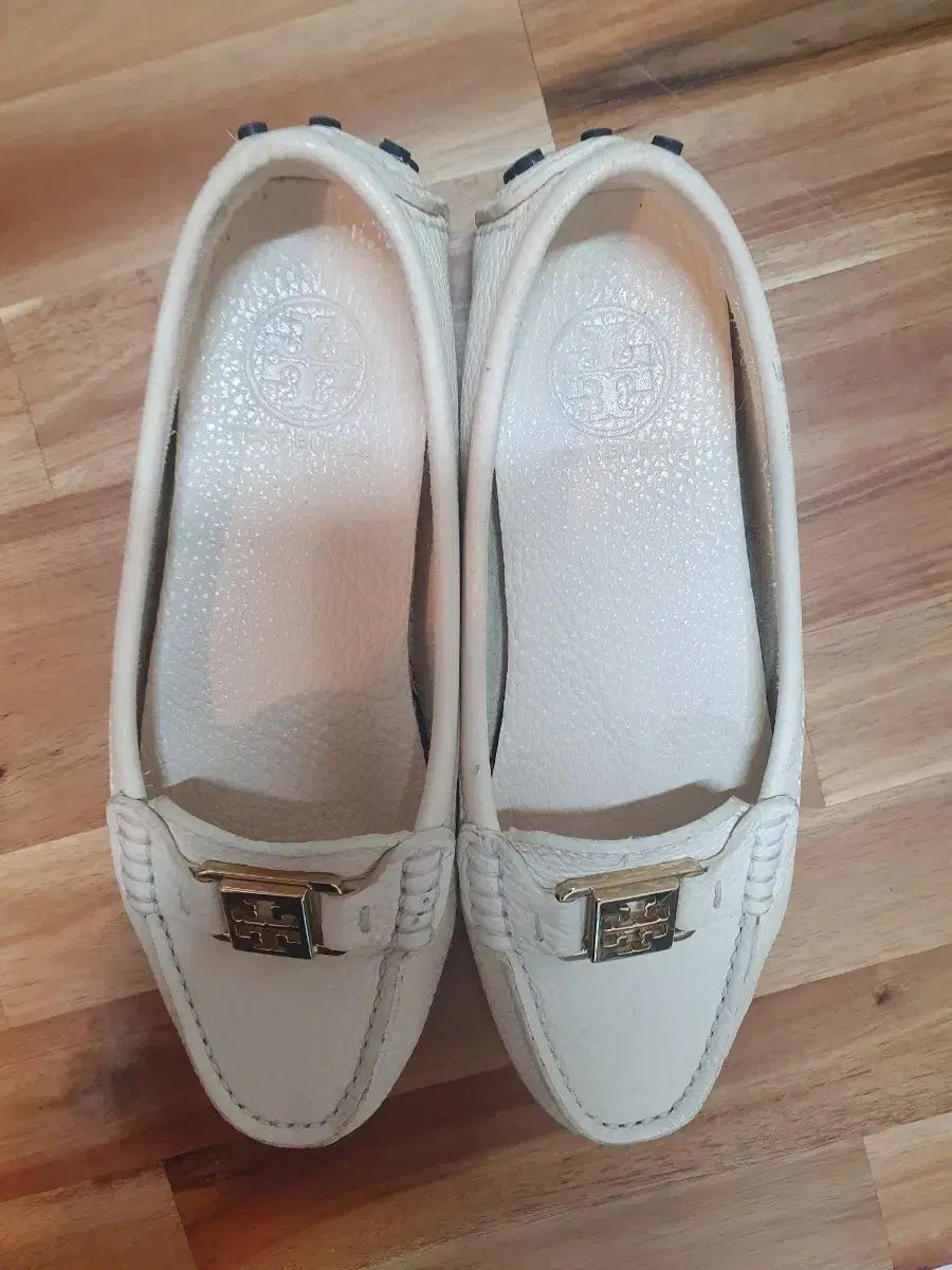 トリーバーチ アイボリー レディース ドライビングシューズ 230 m