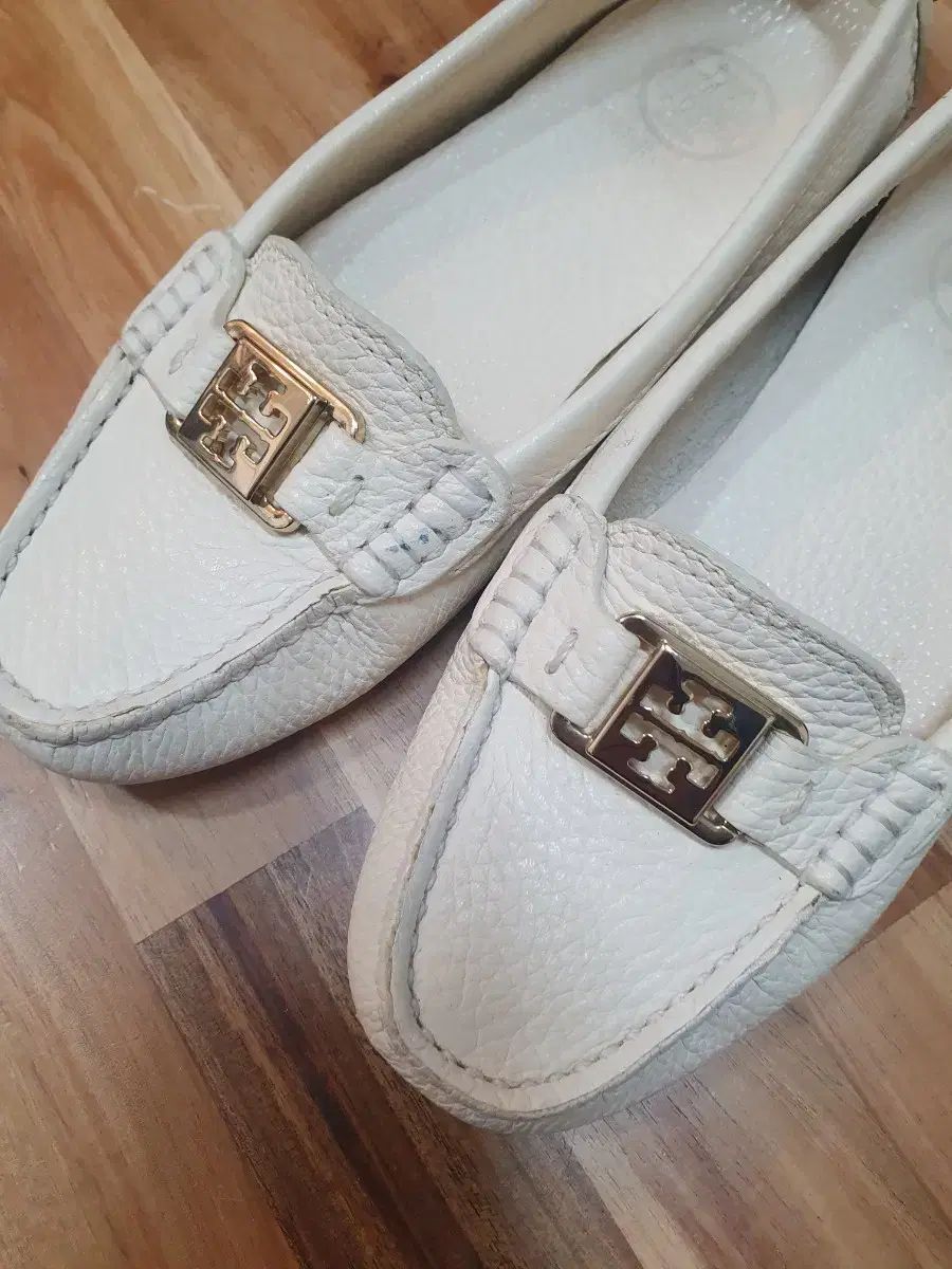 トリーバーチ アイボリー レディース ドライビングシューズ 230 m