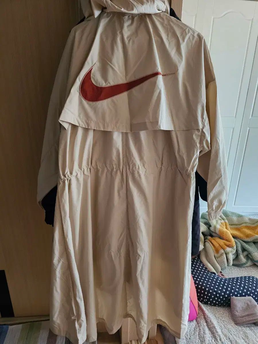 ナイキ スウッシュ ロング丈ジャケット