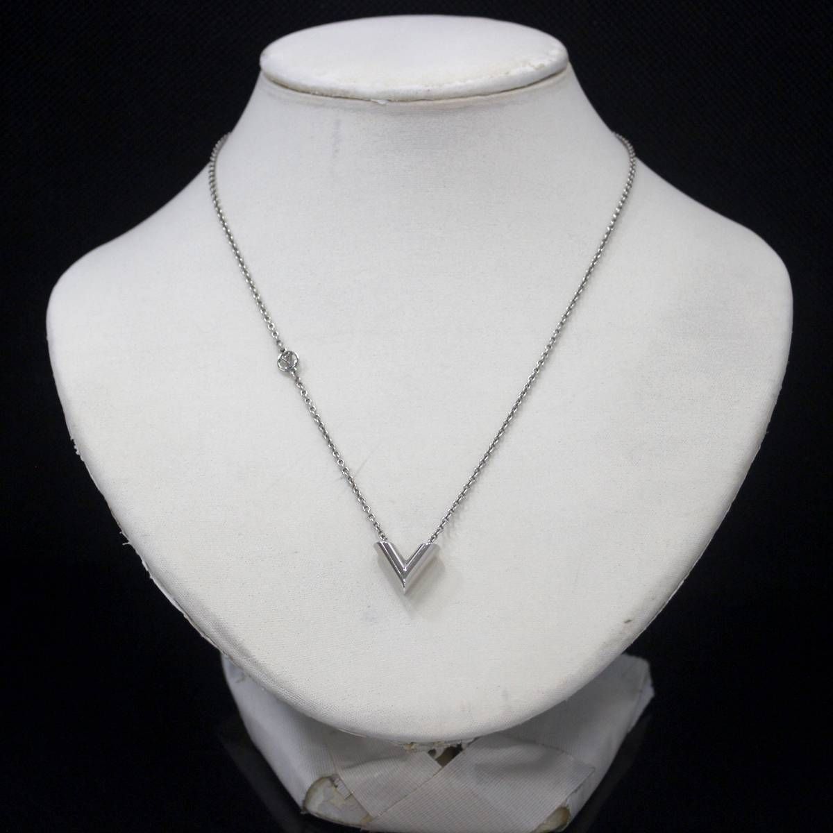 LOUIS VUITTON ルイヴィトン エッシェンシャルV ネックレス シルバー