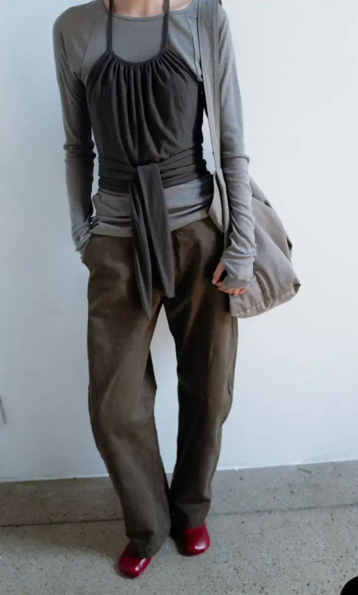 モノハ Cotton dying curve pants カーキ