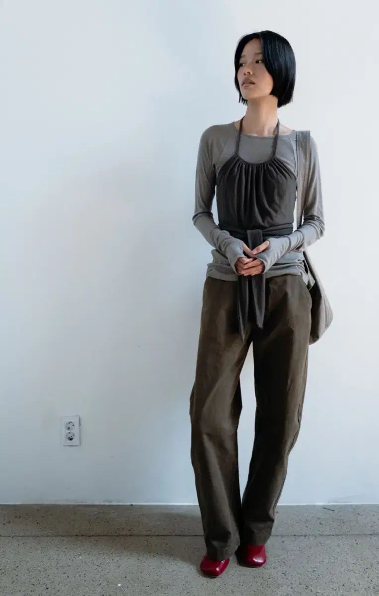 モノハ Cotton dying curve pants カーキ