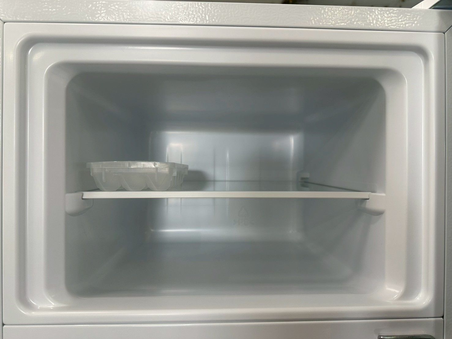 大阪送料無料★3か月保障付き★冷蔵庫★2023年★HR-B12HW★SR-173 大阪送料無料☆3か月保障付き☆冷蔵庫☆ハイセンス☆2ドア