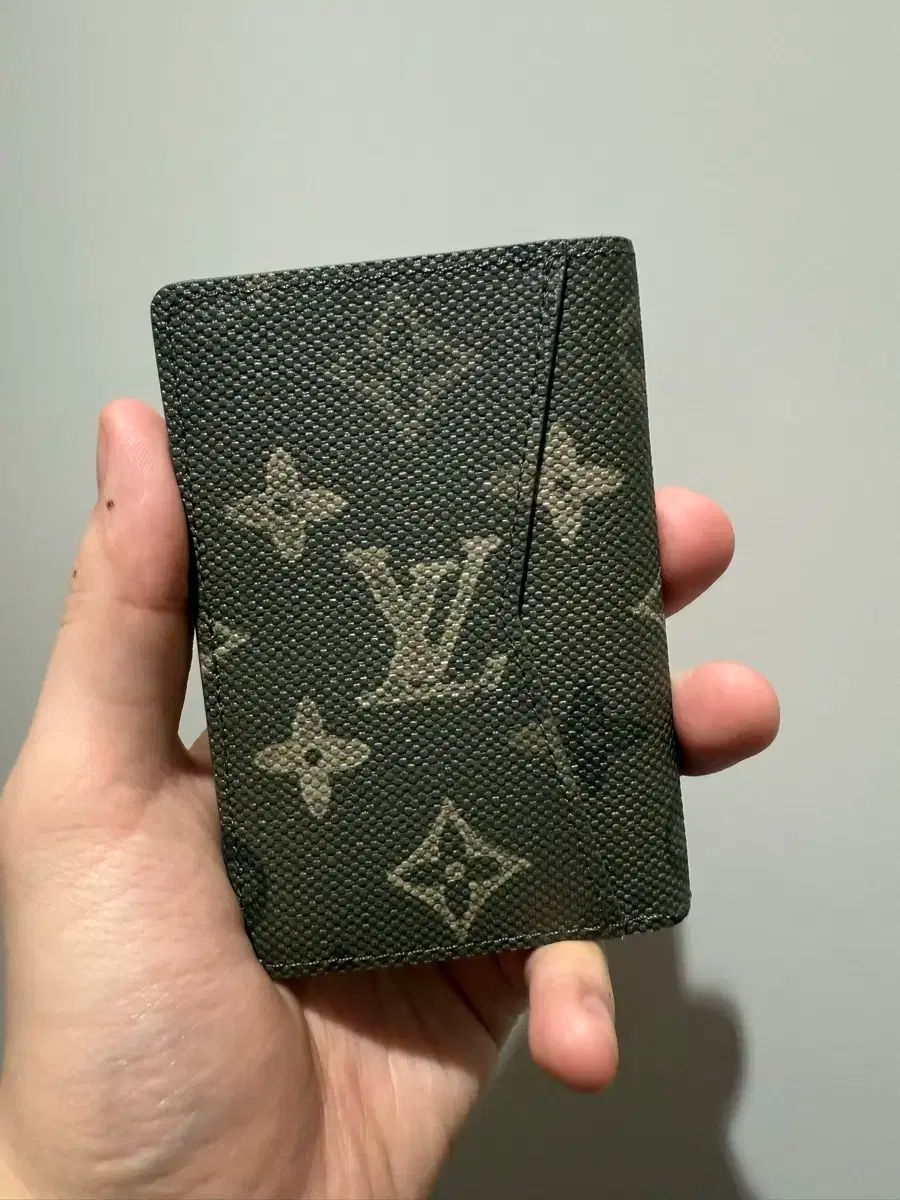 ルイヴィトン オーガナイザー カーキ