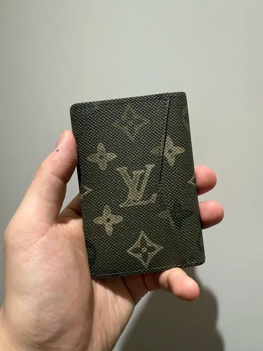 ルイヴィトン オーガナイザー カーキ