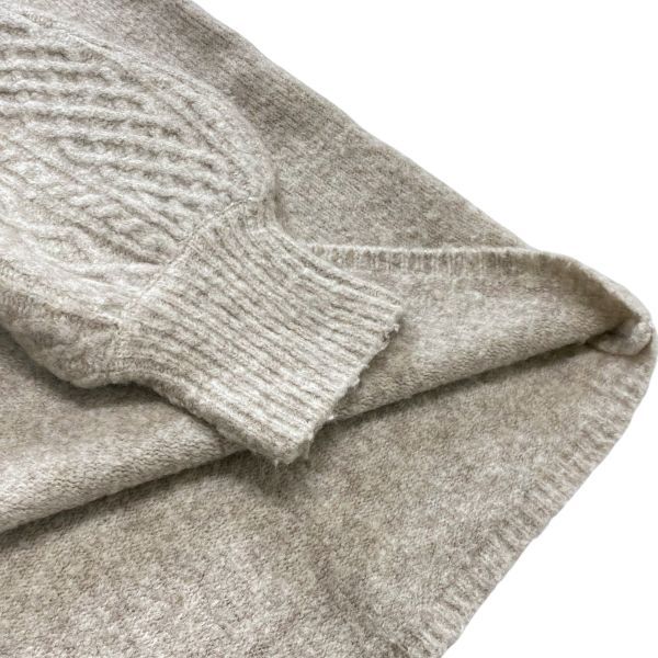 タートルネック グレージュ