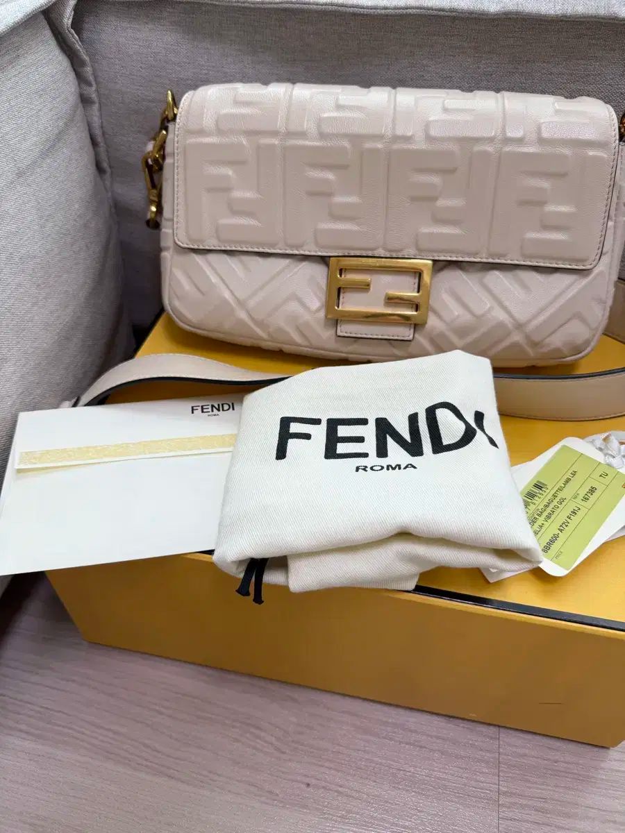 フェンディ バゲットバッグ Mサイズ