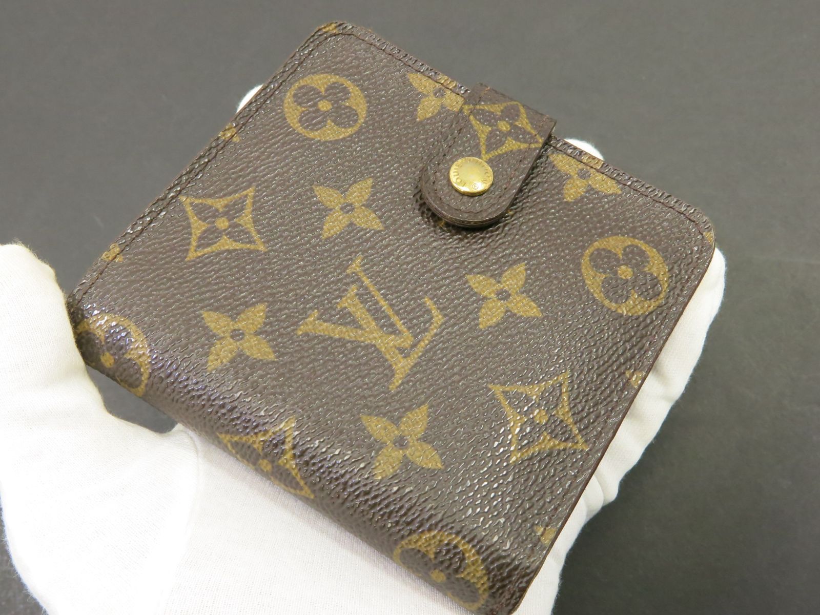 【美品】LOUIS VUITTON モノグラム コンパクトジップ 二つ折り財布 美品】LOUIS VUITTON モノグラム コンパクトジップ 販売 二つ折り財布