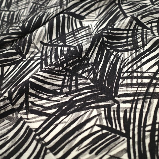  小紋 着物 正絹 袷 手染め オフホワイト 白 黒 グレー 松 カジュアル 春 秋 冬 上質 仕立て上がり 身丈177 裄丈70 ＴＬサイズ トールサイズ ＬＬ ２Ｌ ３Ｌ みやがわ sb 16583 小紋 着物