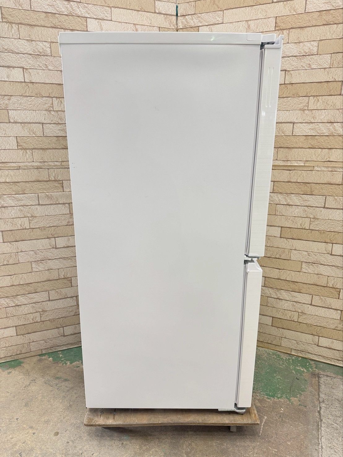 大阪送料無料★3か月保障付★冷蔵庫★2020年★SJ-D15G-W★SR-175 大阪送料無料☆3か月保障付き☆冷蔵庫☆シャープ☆2ドア☆2020年☆SJ