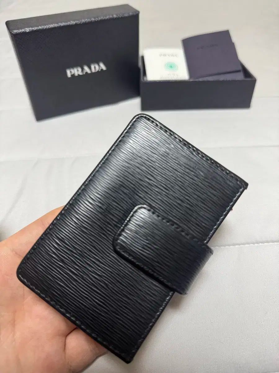 PRADA プラダ