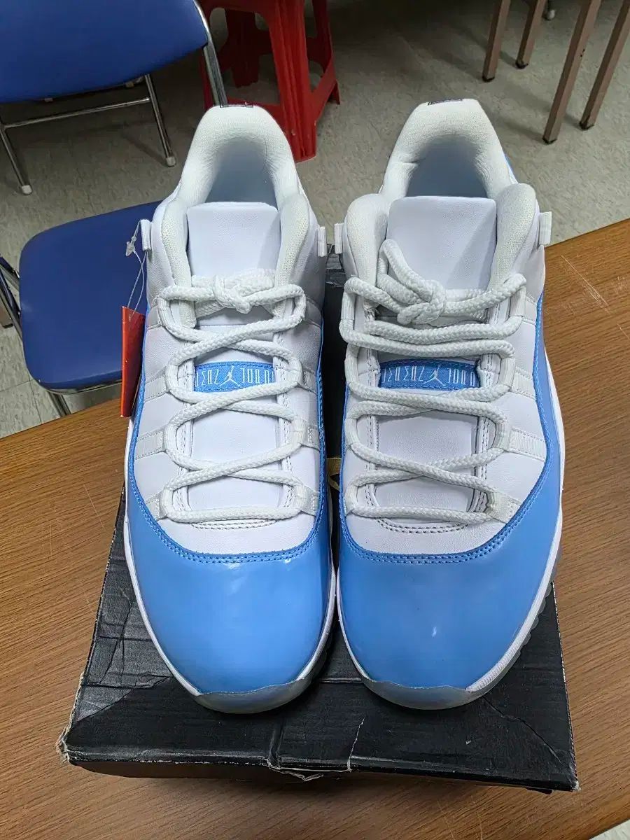ジョーダン 11 レトロ ロー ユニバーシティ ブルー 2017 290