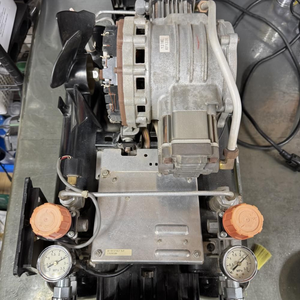 エアコンプレッサー