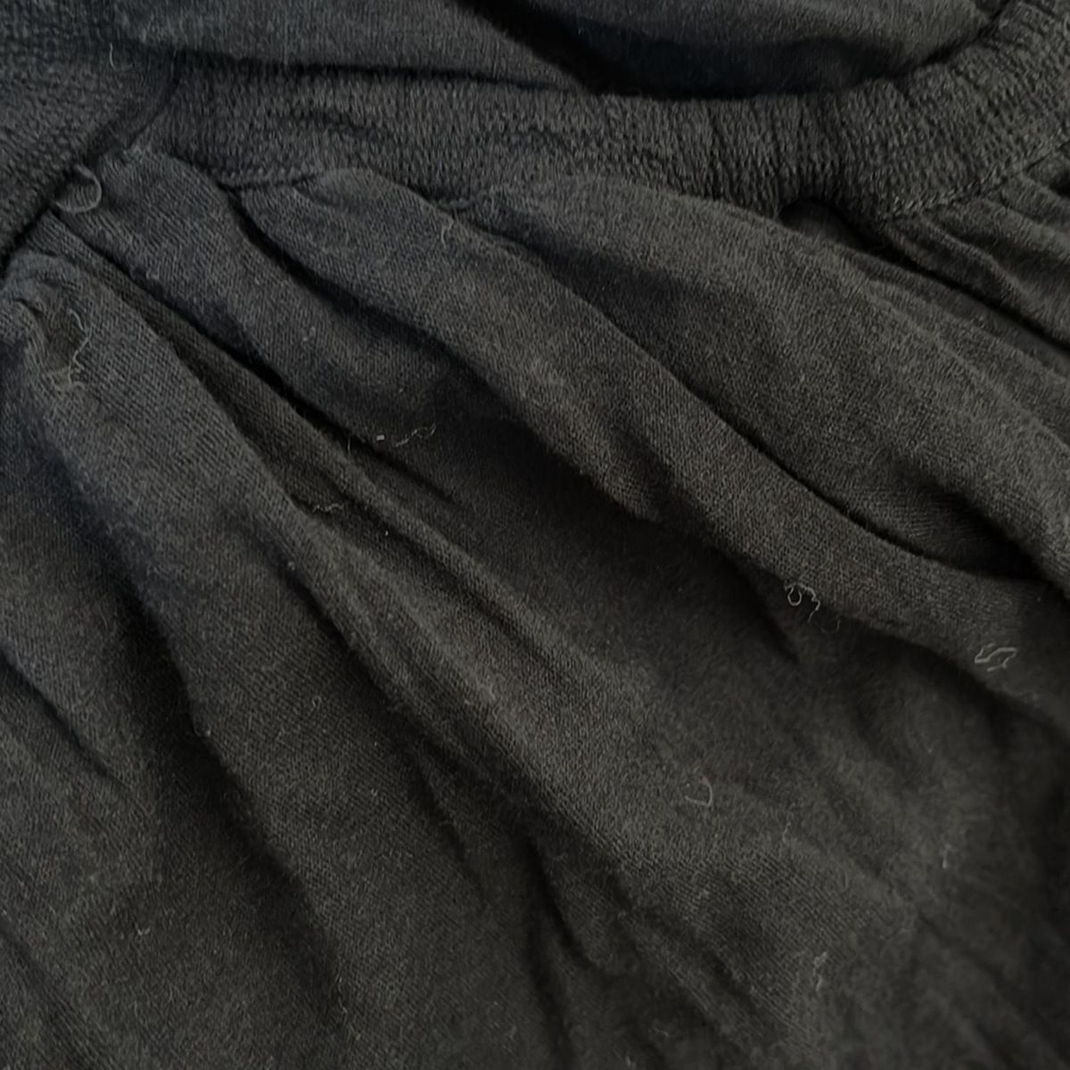 ISSEY MIYAKE me 黒 サルエルパンツ SEAMLESS BOTTOMS BASIC – isseymiyake.com